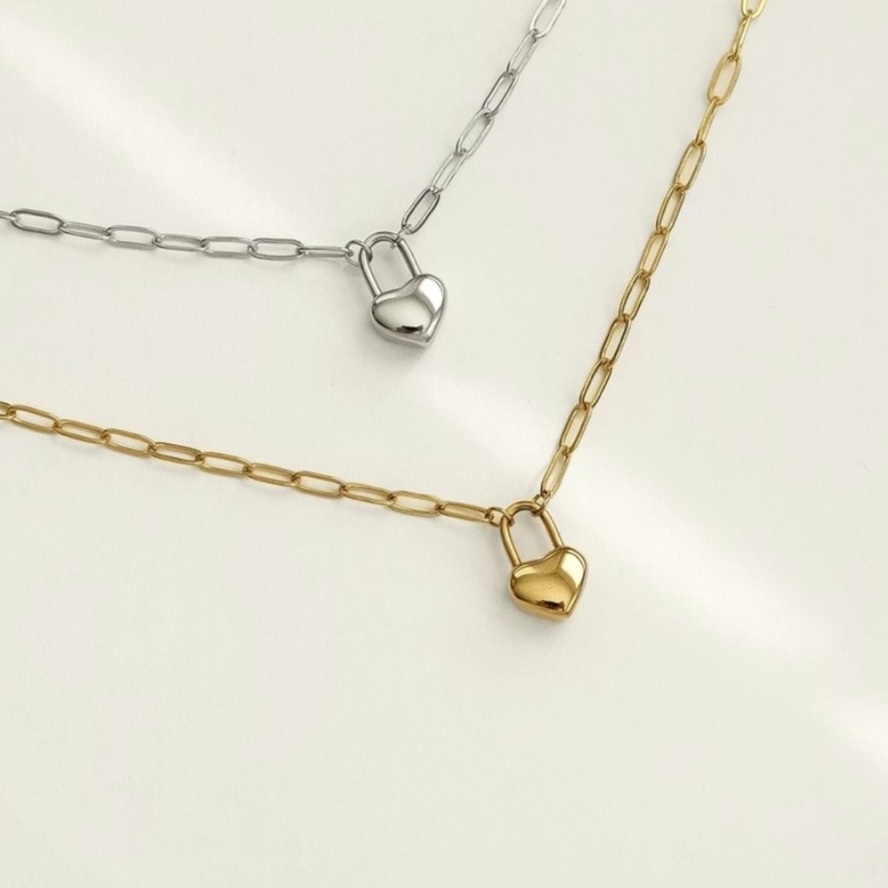 Heart Lock Link Chain Necklace | Gold Plated Stainless Steel - Picture 5 of 5